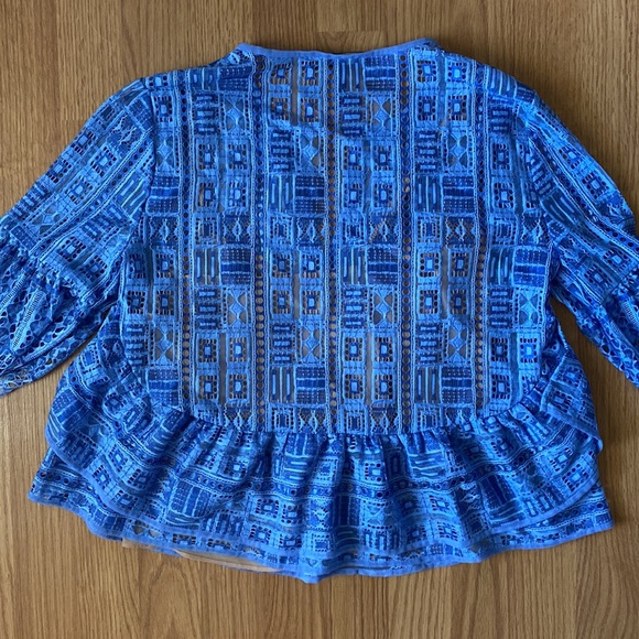 ❤️ BCBG Blue Lace Blouse Top Size XS NWOT - Picture 9 of 9